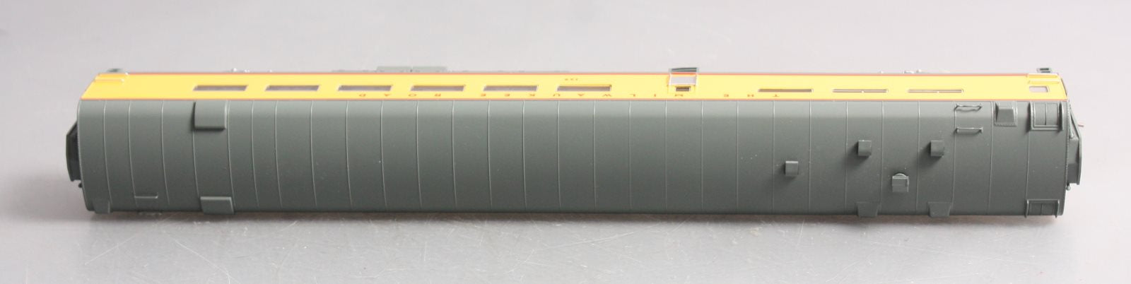 Rapido Trains 124033 HO Scale Milwaukee Road Lightweight Diner #125