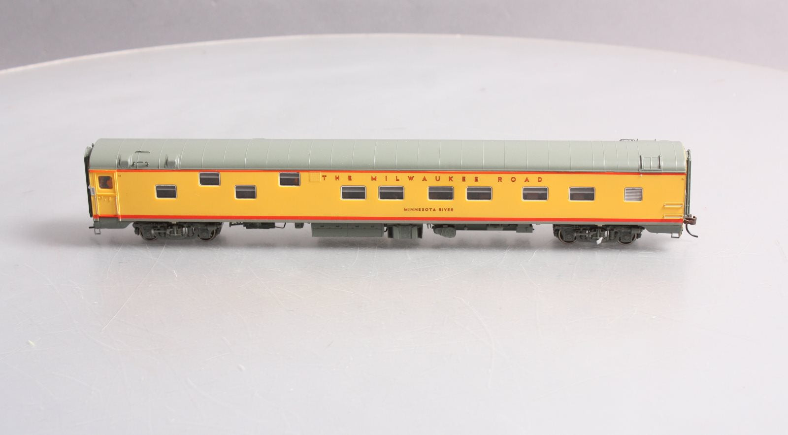 Rapido Trains 101132 HO Milwaukee Road Duplex Sleeper 1955 