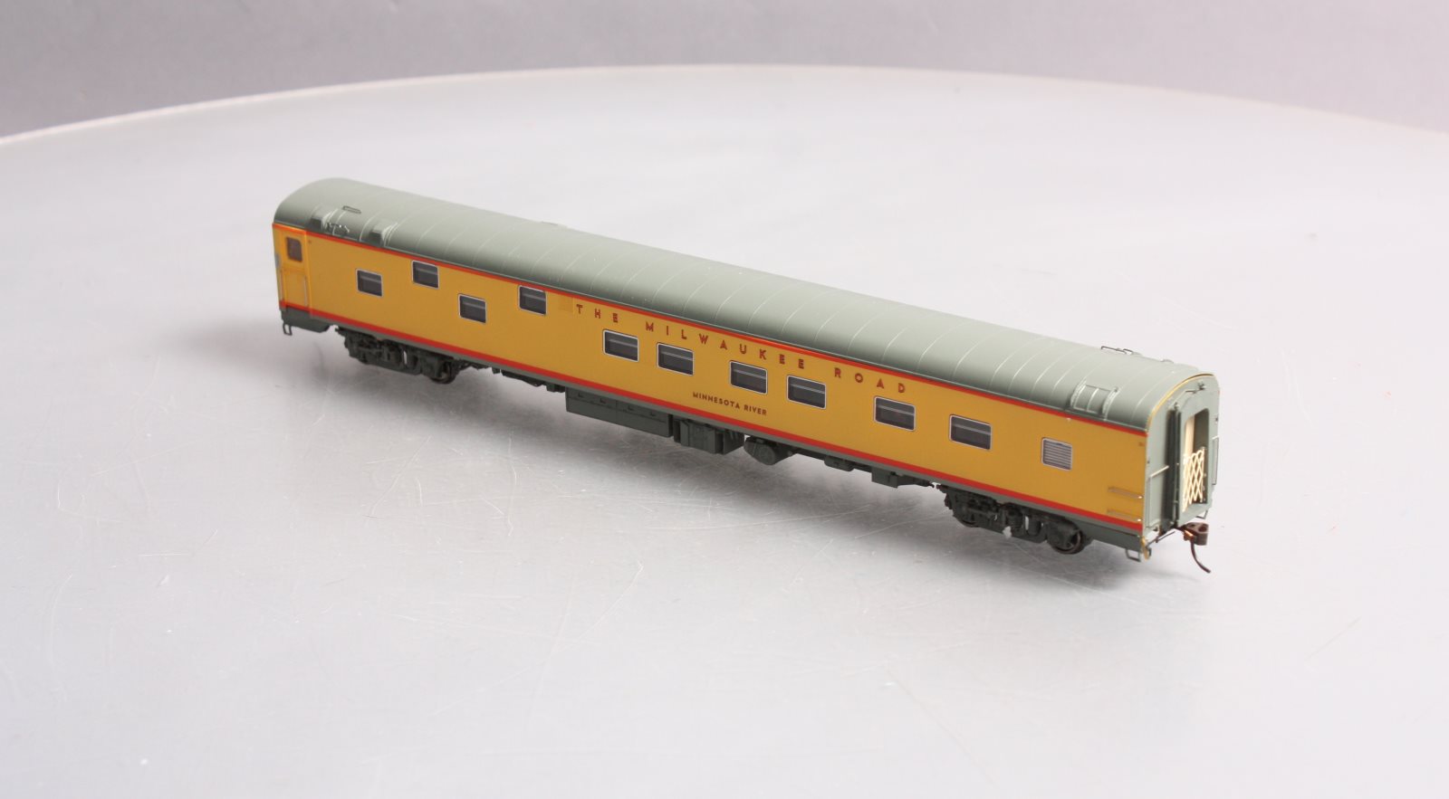 Rapido Trains 101132 HO Milwaukee Road Duplex Sleeper 1955 