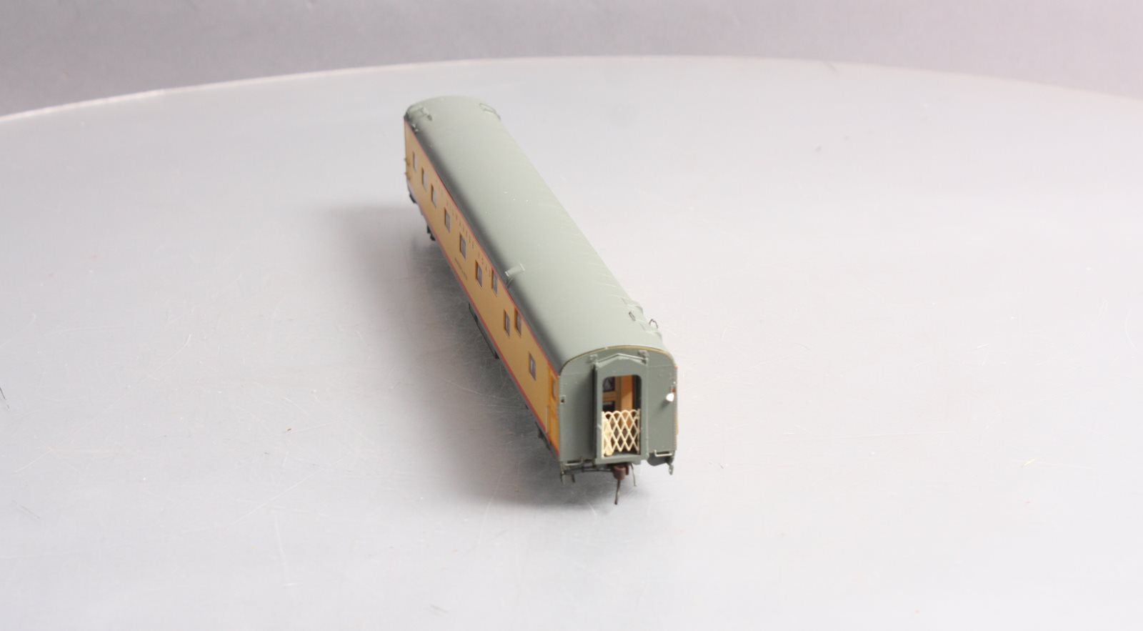 Rapido Trains 101132 HO Milwaukee Road Duplex Sleeper 1955 