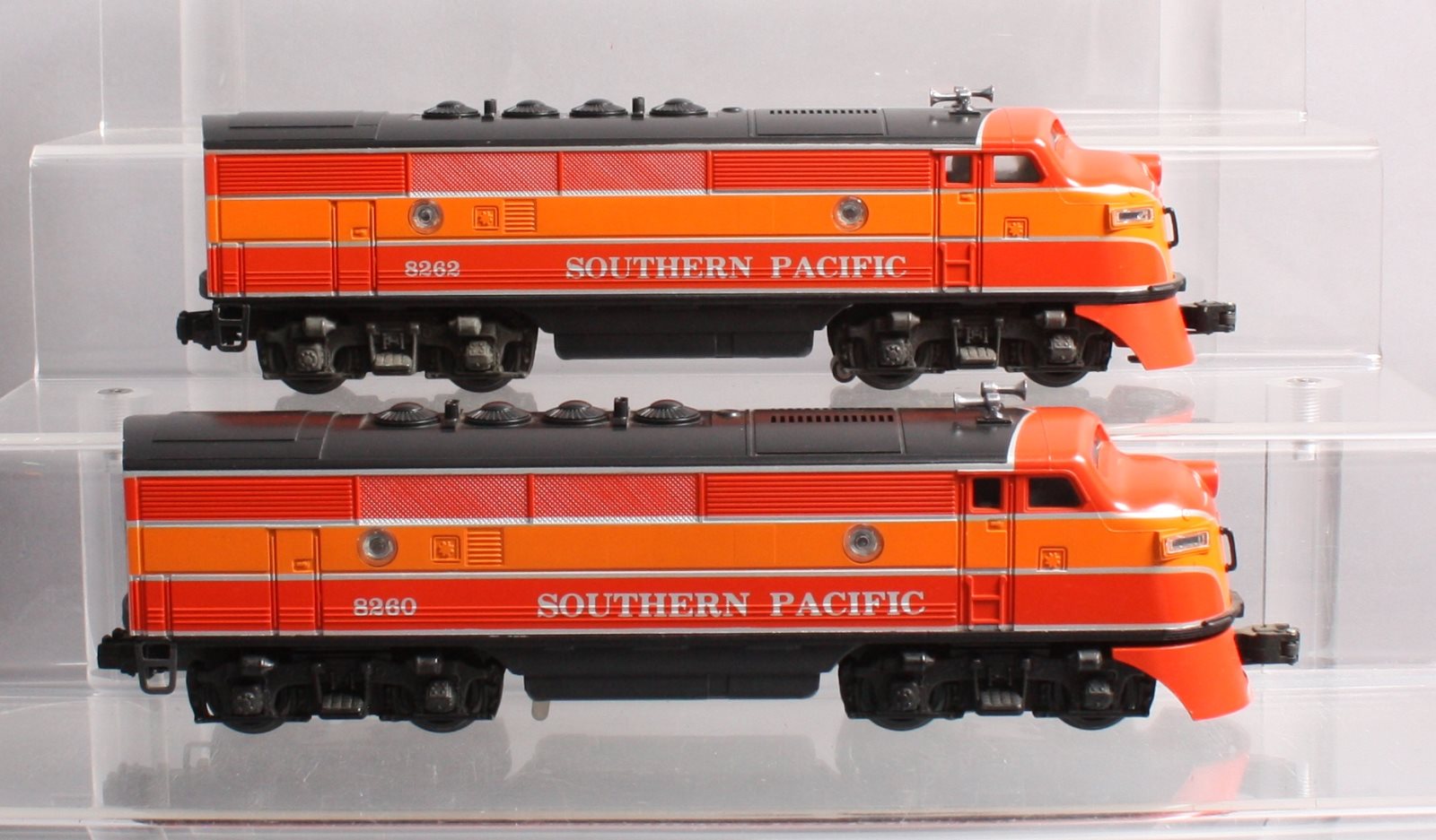 Lionel 6-8260 O Gauge Southern Pacific F3 AA Diesel Locomotive Set #8260/8262 EX/Box