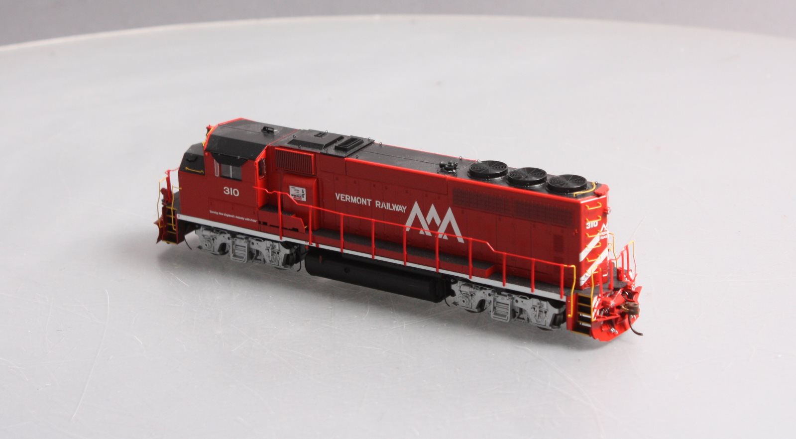 Athearn G40782 HO Vermont Railway GP40-2W #310 – Trainz