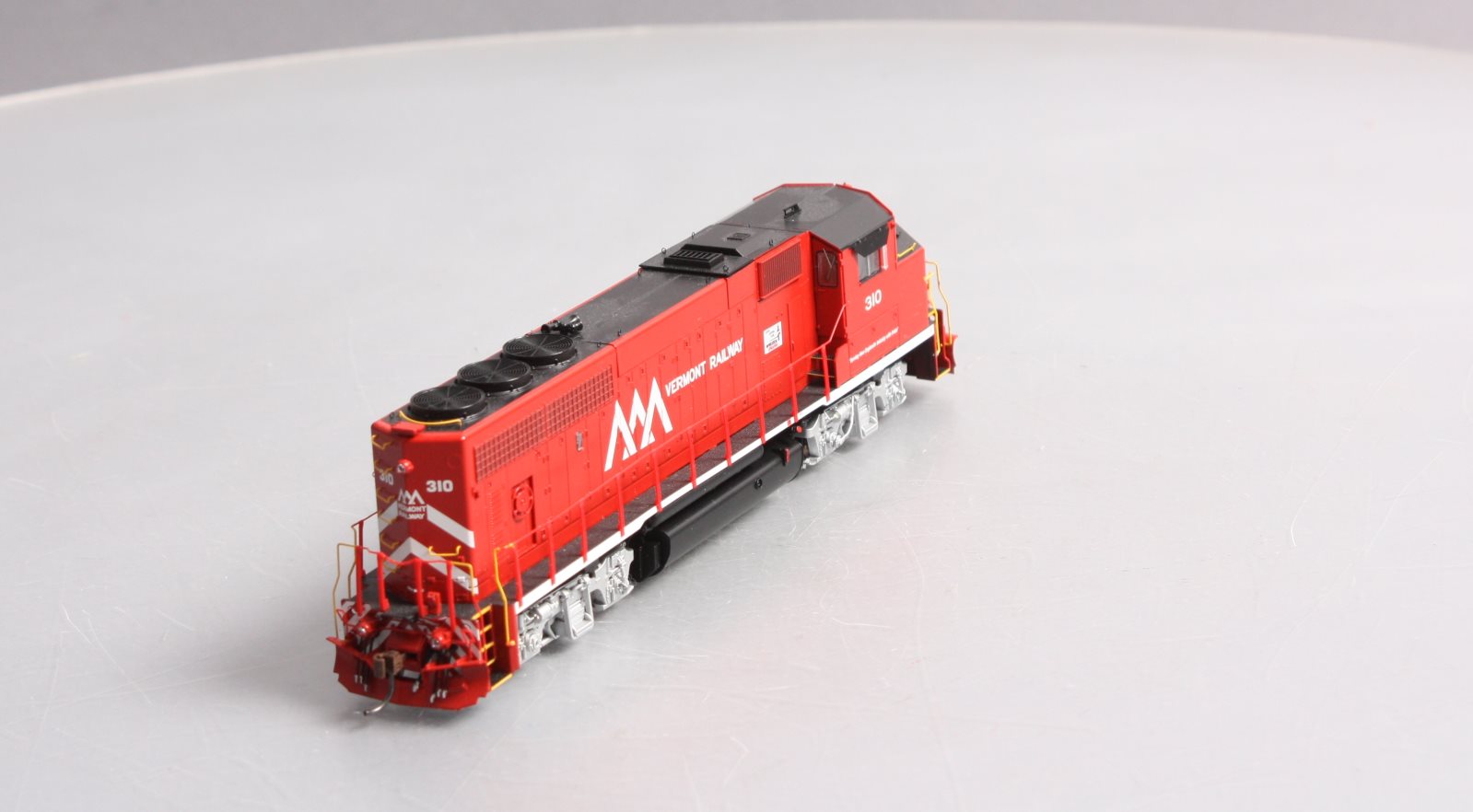 Athearn G40782 HO Vermont Railway GP40-2W #310