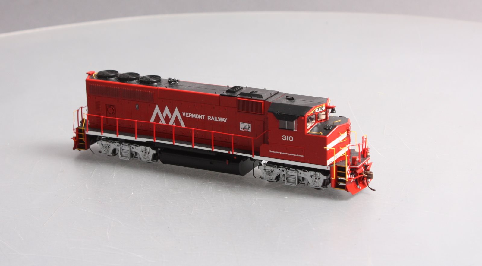 Athearn G40782 HO Vermont Railway GP40-2W #310