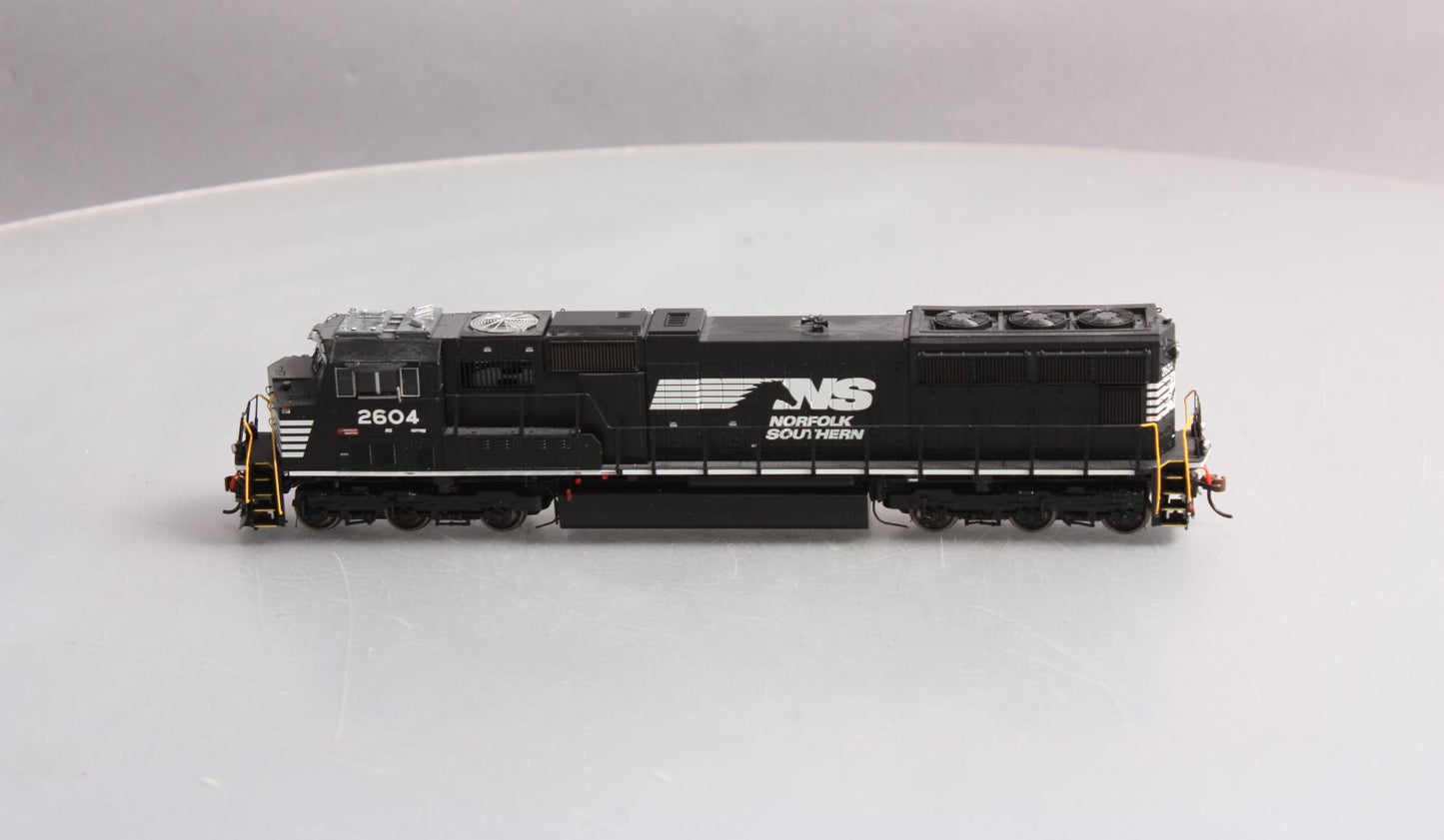 Athearn G70620 HO Norfolk Southern SD70M Diesel Locomotive w/DCC & Sound #2604