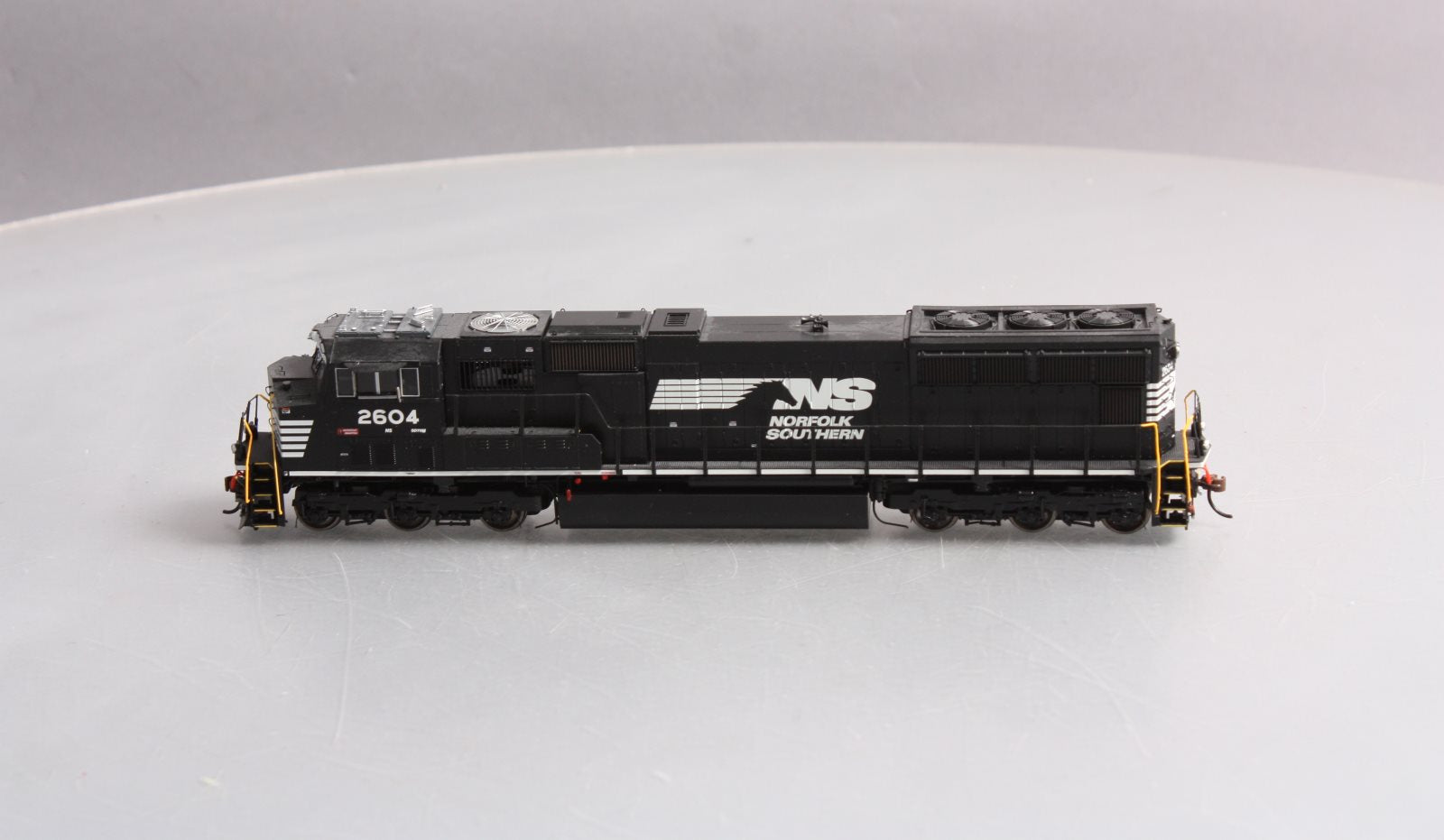 Athearn G70620 HO Norfolk Southern SD70M Diesel Locomotive w/DCC & Sound #2604