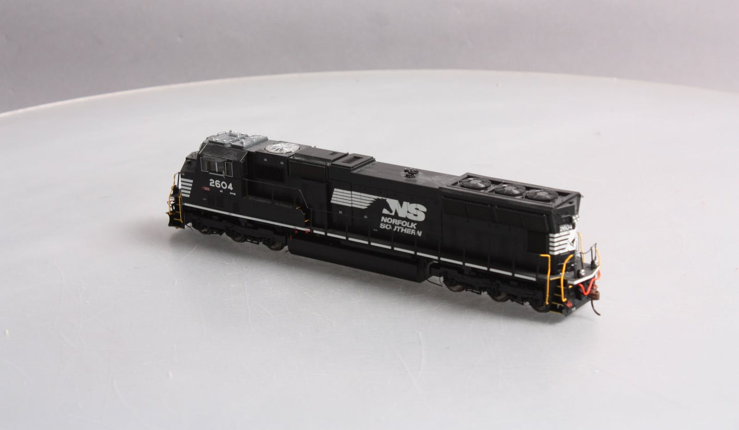 Athearn G70620 HO Norfolk Southern SD70M Diesel Locomotive w/DCC & Sound #2604