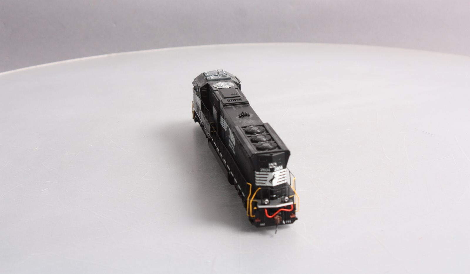 Athearn G70620 HO Norfolk Southern SD70M Diesel Locomotive w/DCC & Sound #2604