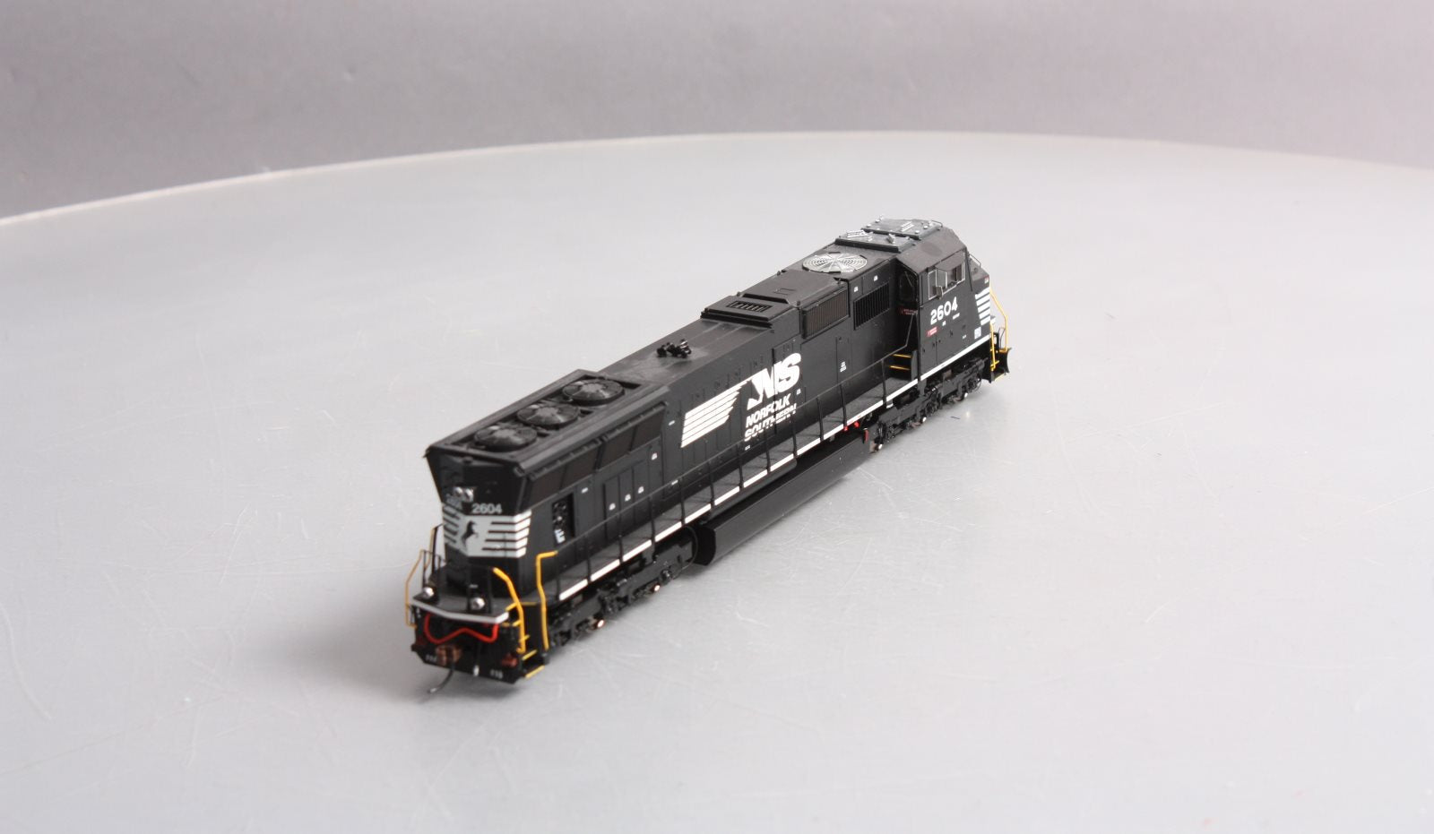 Athearn G70620 HO Norfolk Southern SD70M Diesel Locomotive w/DCC & Sound #2604