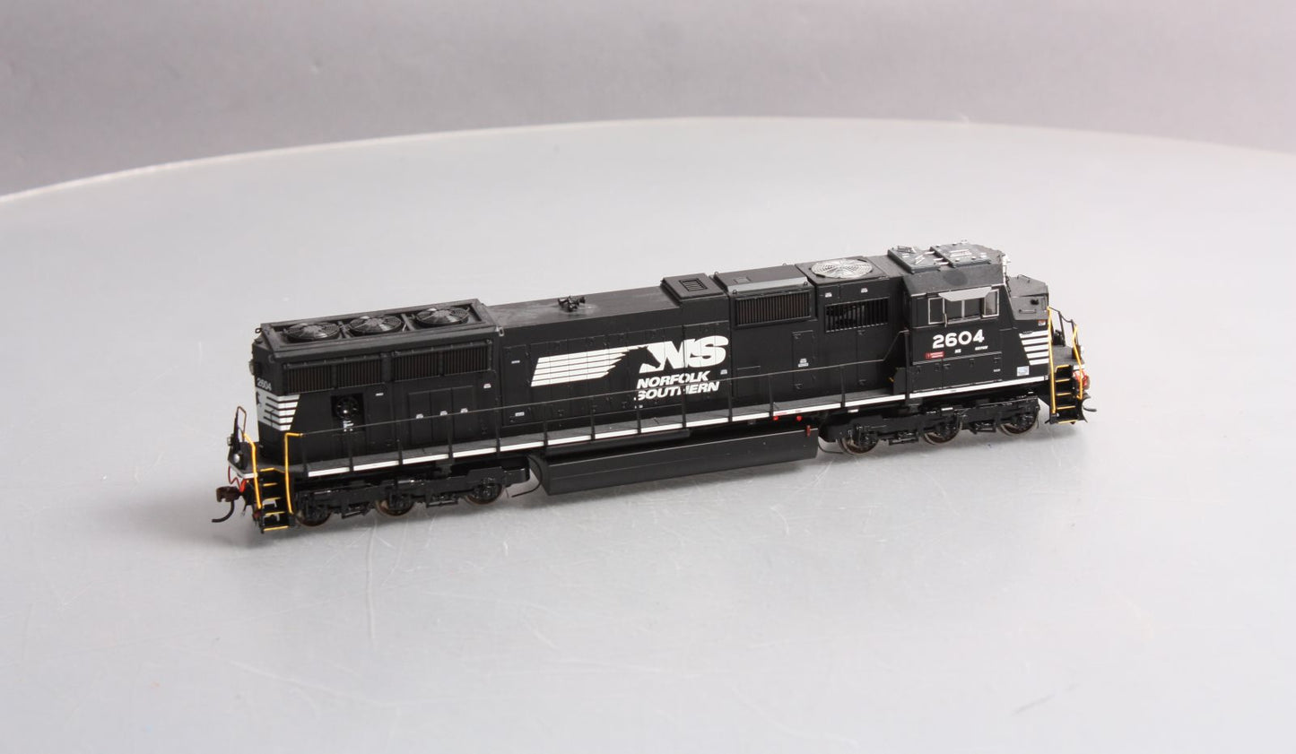 Athearn G70620 HO Norfolk Southern SD70M Diesel Locomotive w/DCC & Sound #2604