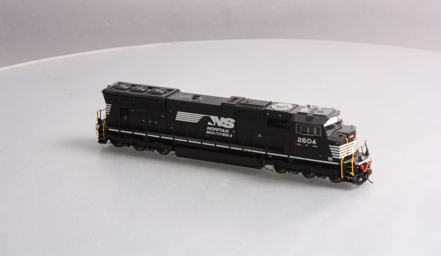 Athearn G70620 HO Norfolk Southern SD70M Diesel Locomotive w/DCC & Sound #2604