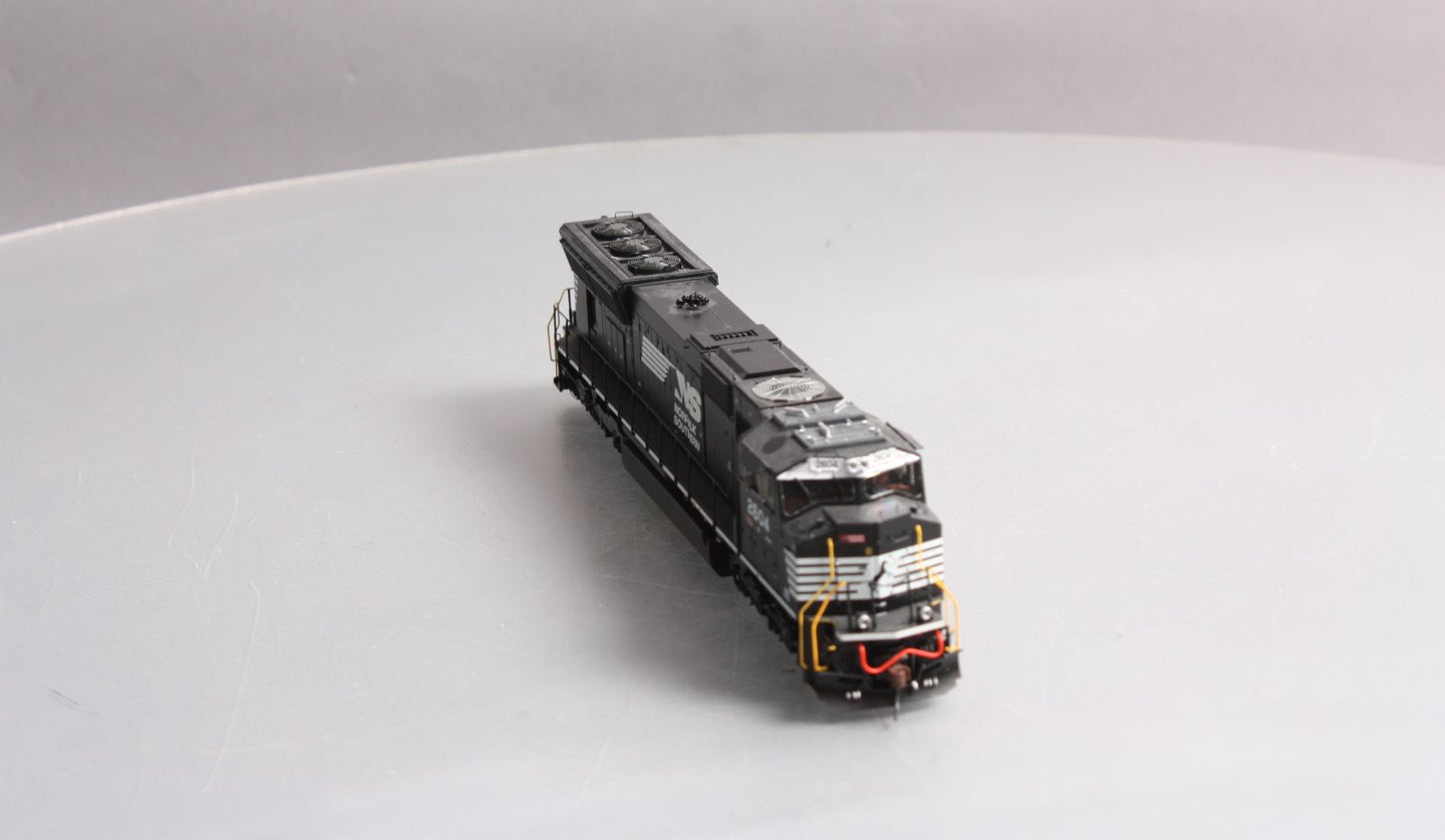 Athearn G70620 HO Norfolk Southern SD70M Diesel Locomotive w/DCC & Sound #2604