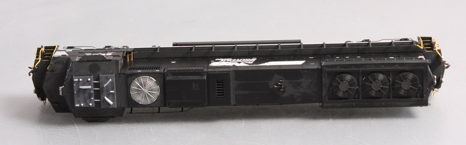 Athearn G70620 HO Norfolk Southern SD70M Diesel Locomotive w/DCC & Sound #2604