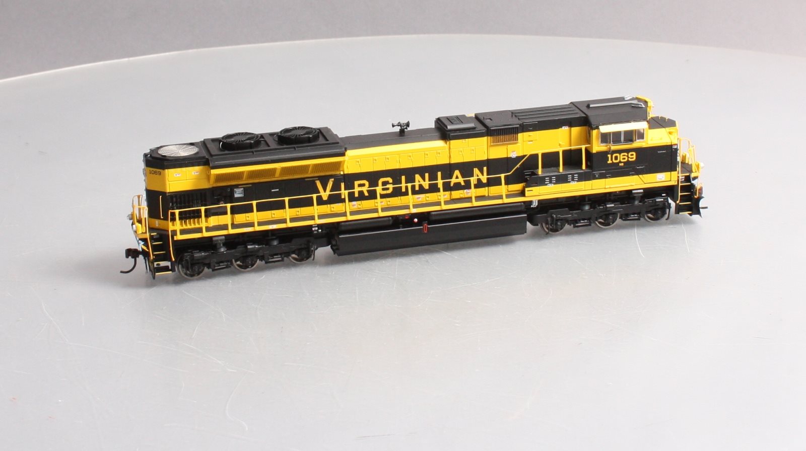 Athearn G68805 HO NS Virginian Heritage SD70ACe Locomotive #1069 w/ DCC & Sound LN/Box