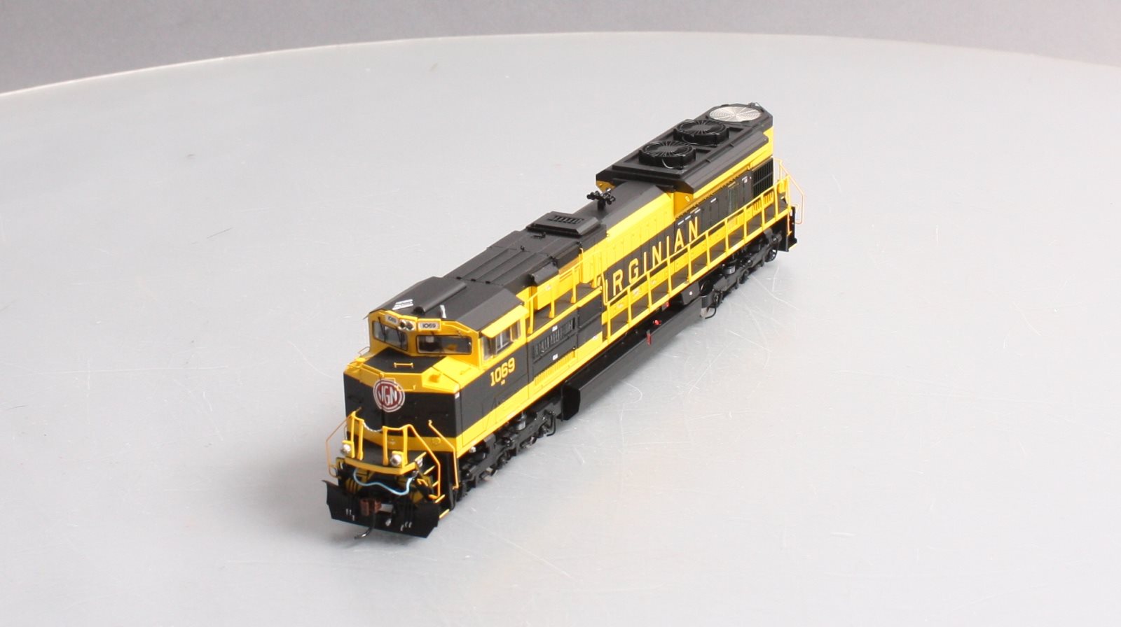 Athearn G68805 HO NS Virginian Heritage SD70ACe Locomotive #1069 w/ DCC & Sound LN/Box
