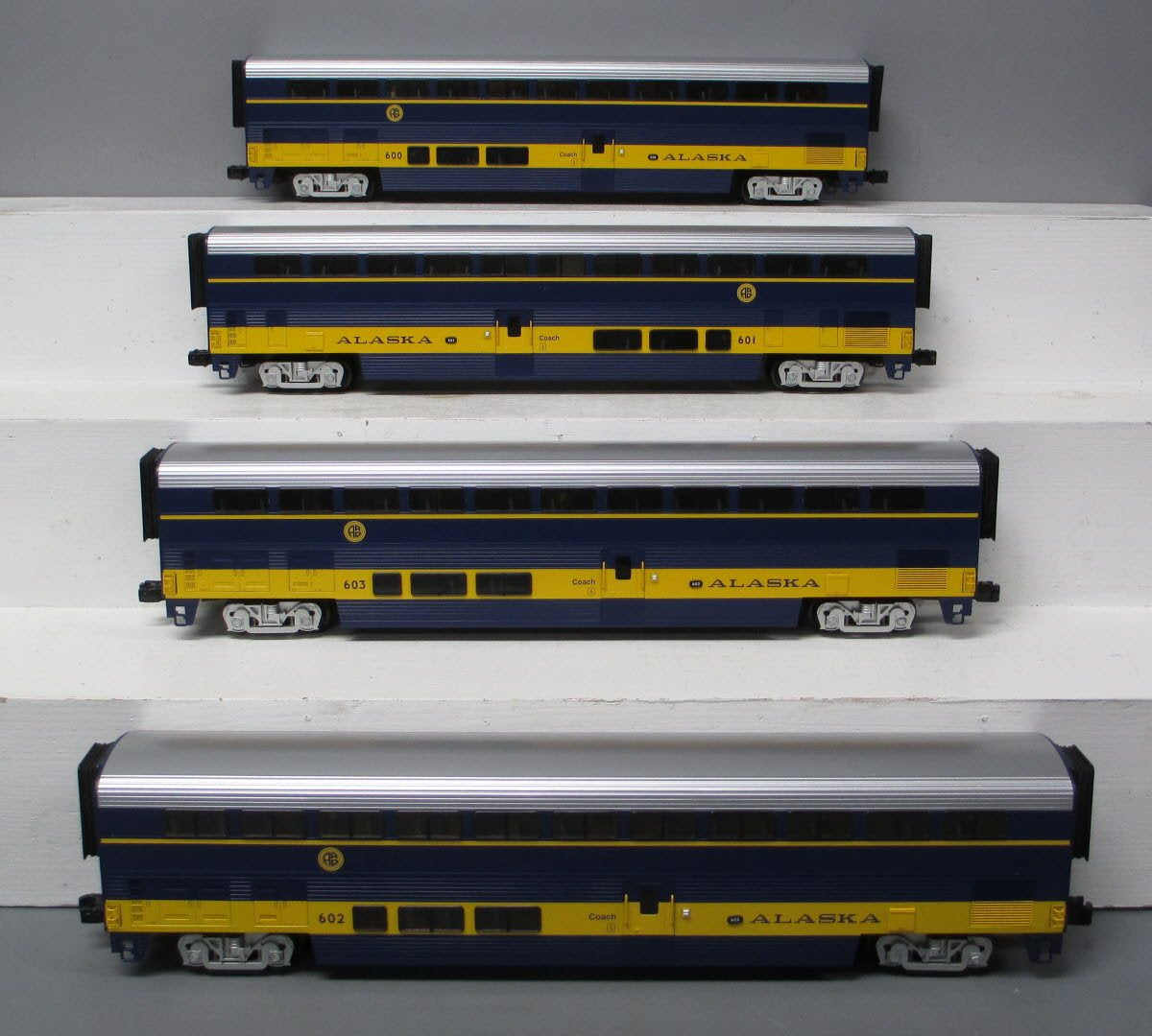 Lionel 6-15395 O Gauge Alaska Superliner Aluminum Passenger 4-Car Set LN/Box