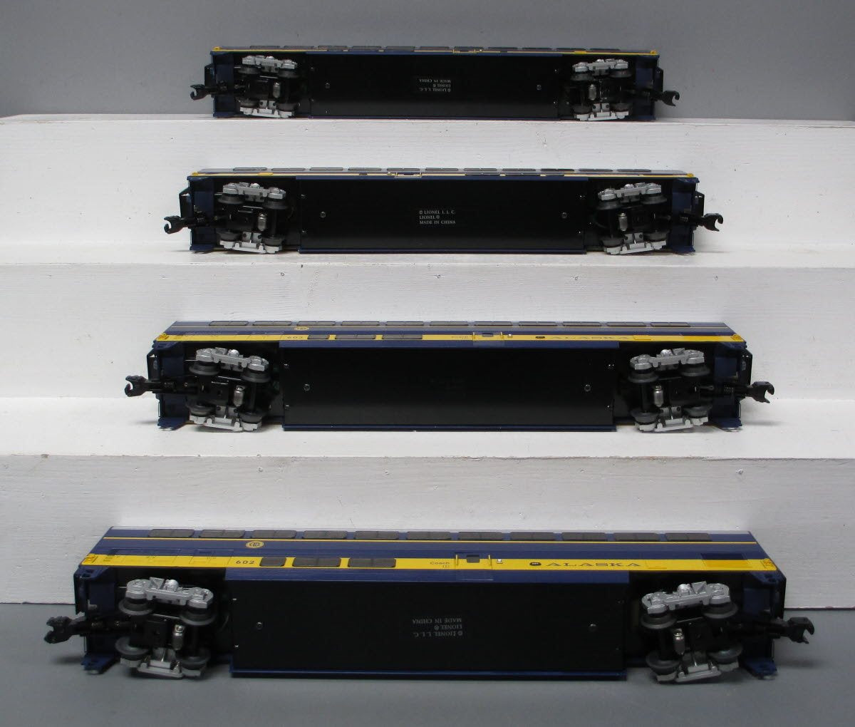 Lionel 6-15395 O Gauge Alaska Superliner Aluminum Passenger 4-Car Set LN/Box