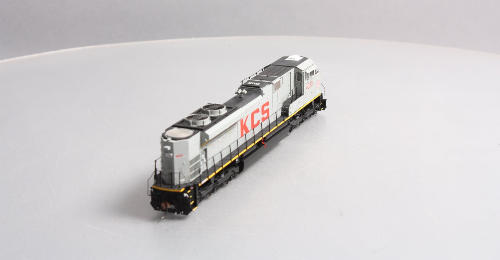 Athearn G68875 HO Scale KCS SD70ACe Diesel Locomotive #4023 w/DCC & Sound