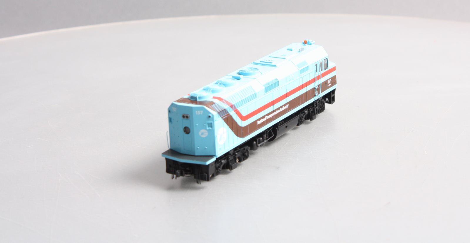 Kato 37-6562 HO Chicago RTA EMD F40PH Diesel Locomotive #157