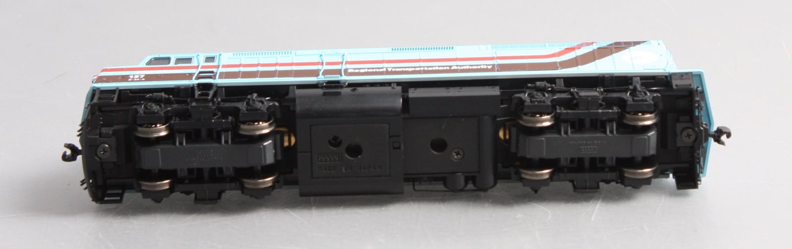Kato 37-6562 HO Chicago RTA EMD F40PH Diesel Locomotive #157 – Trainz