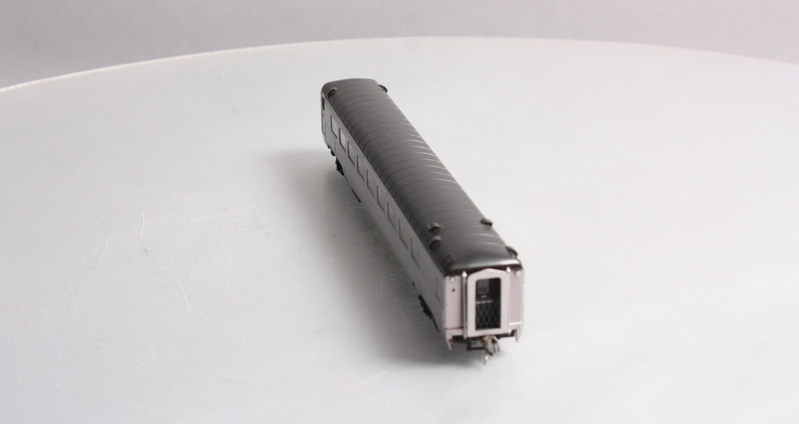 Rapido Trains 17198 HO Scale Unlettered 36-Seat Parlor Car