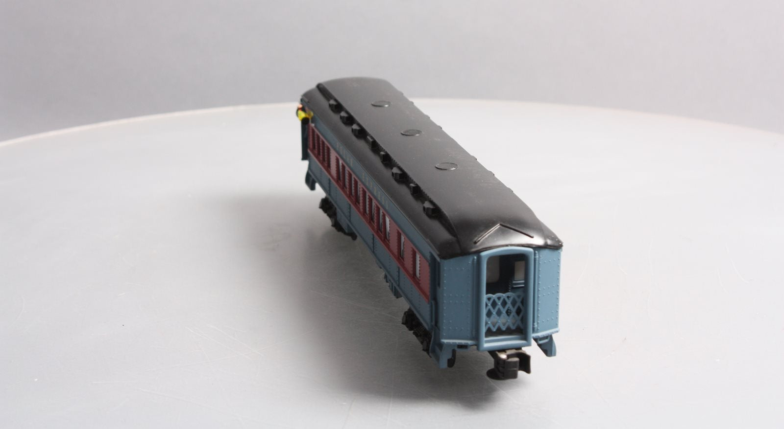 Lionel 6-36875 O Gauge Polar Express Coach with Conductor Announcements LN/Box