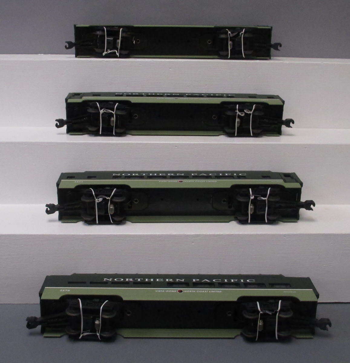Lionel 6-19166 O Northern Pacific Aluminum Full Vista Dome 4-Car Passenger Set LN/Box