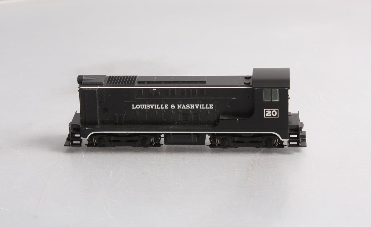 Stewart 4638 HO Louisville & Nashville Diesel Baldwin VO-660 #20 Phase II