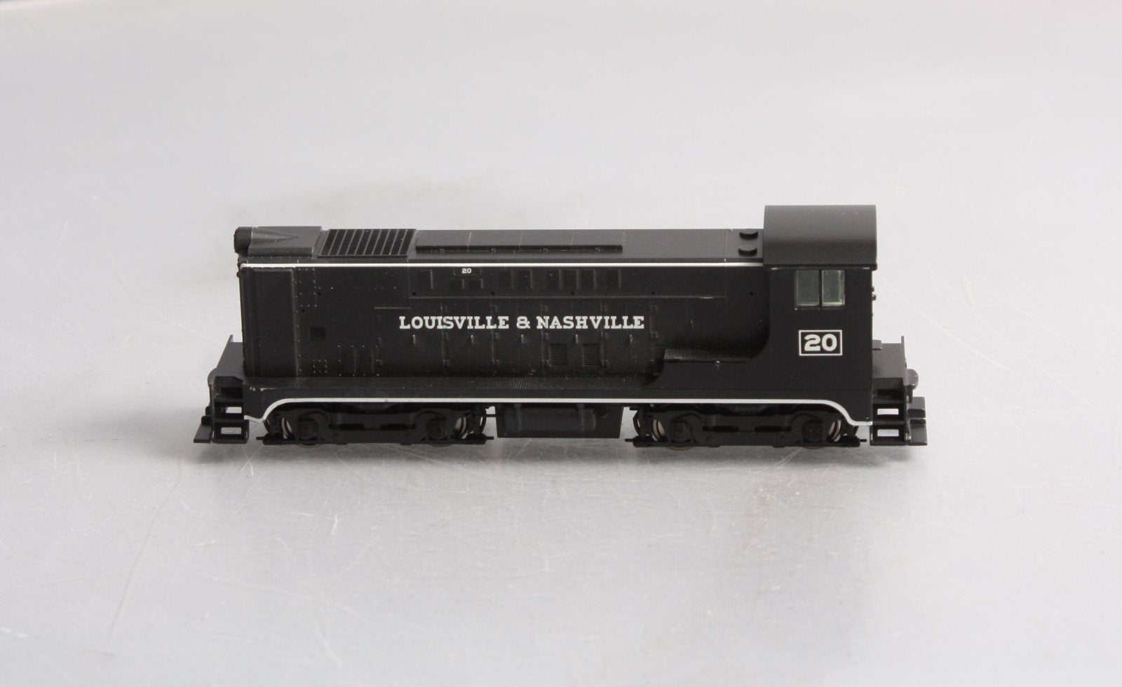 Stewart 4638 HO Louisville & Nashville Diesel Baldwin VO-660 #20 Phase II