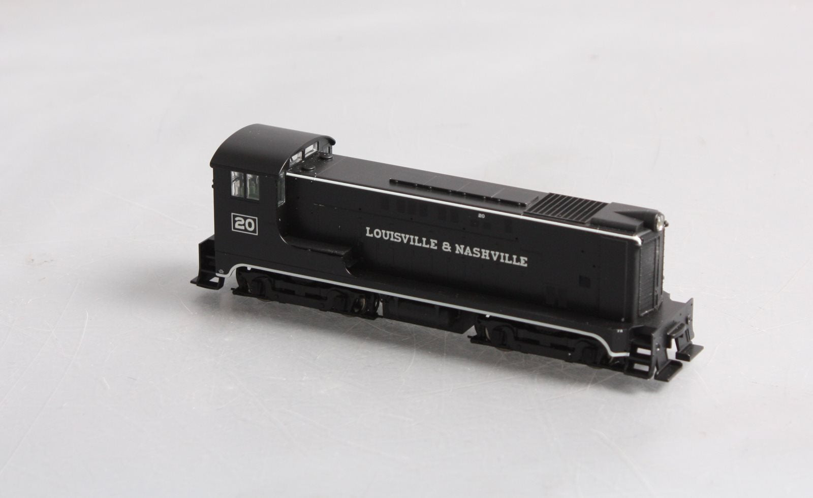 Stewart 4638 HO Louisville & Nashville Diesel Baldwin VO-660 #20 Phase II