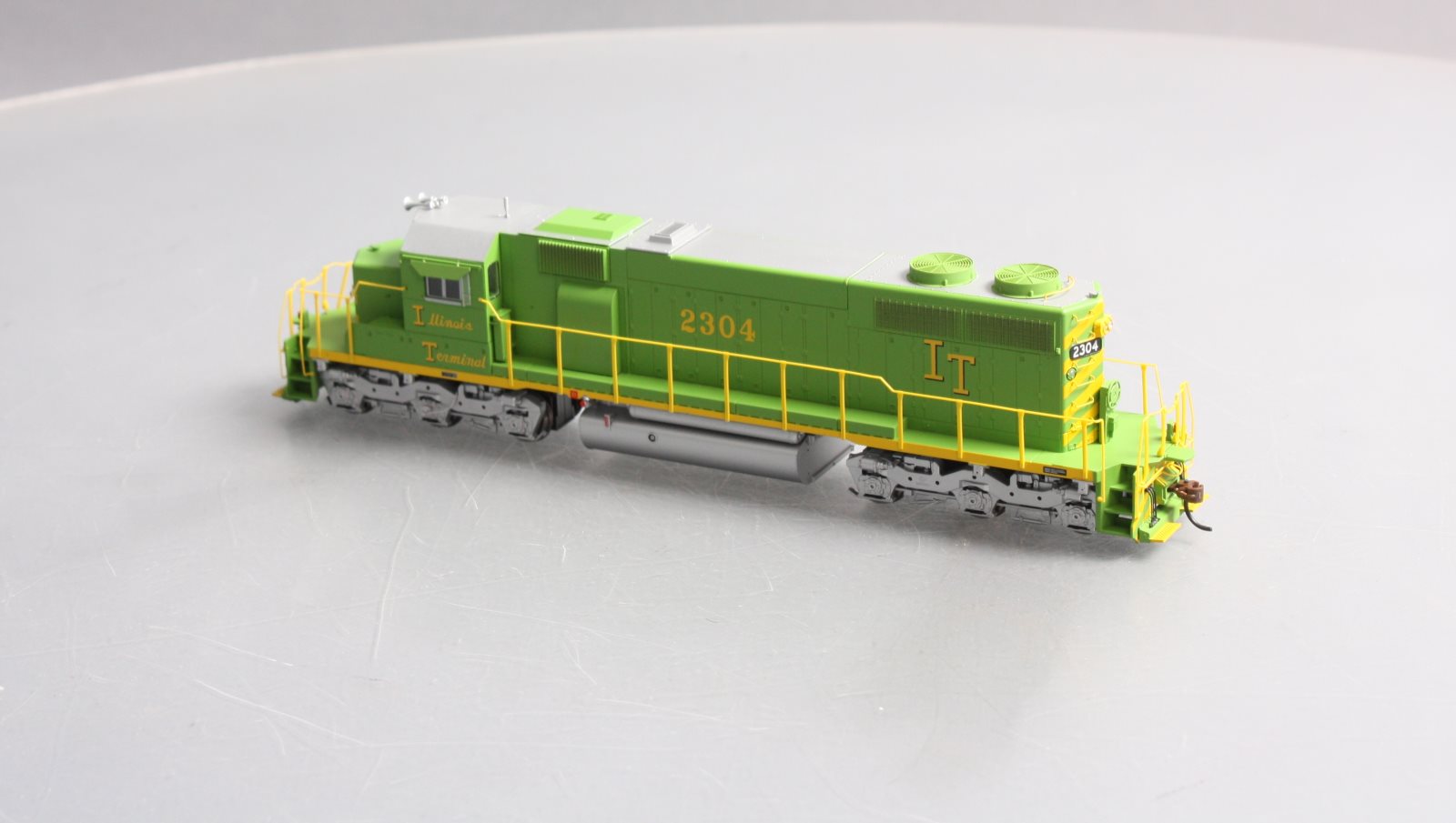 Athearn 98880 HO Illinois Terminal SD39 with DCC & Sound Ready to Run #2304
