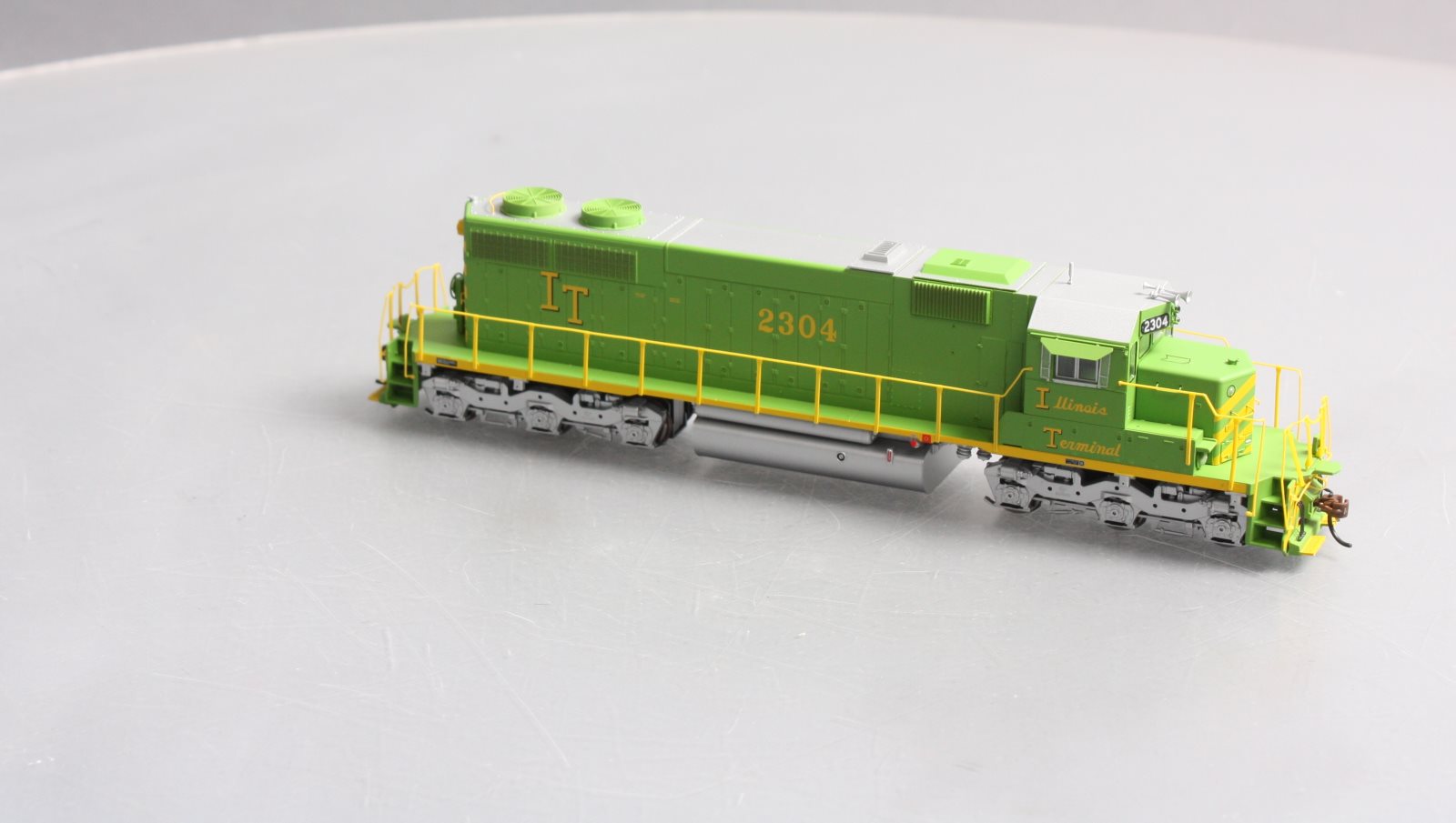 Athearn 98880 HO Illinois Terminal SD39 with DCC & Sound Ready to Run #2304
