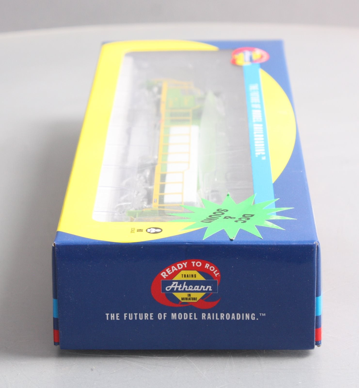 Athearn 98878 HO Scale Illinois Terminal SD39 Diesel Locomotive #2302