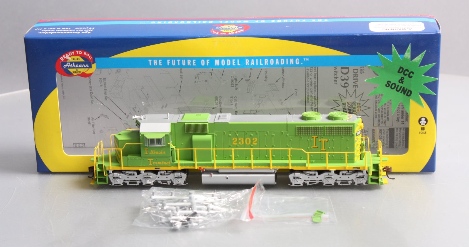 Athearn 98878 HO Scale Illinois Terminal SD39 Diesel Locomotive #2302