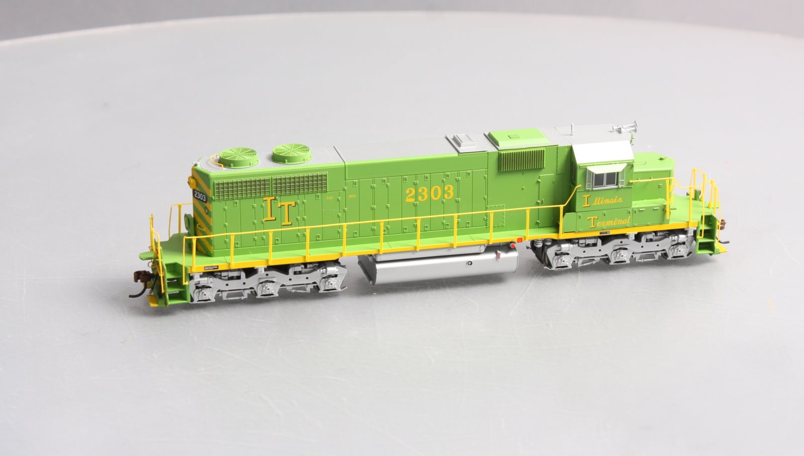 Athearn 98879 HO Illinois Terminal SD39 Diesel Locomotive #2303 w/Sound