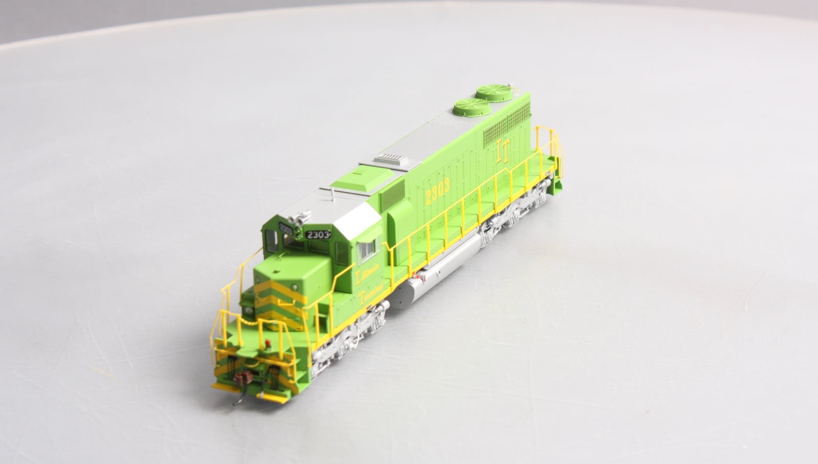 Athearn 98879 HO Illinois Terminal SD39 Diesel Locomotive #2303 w/Sound