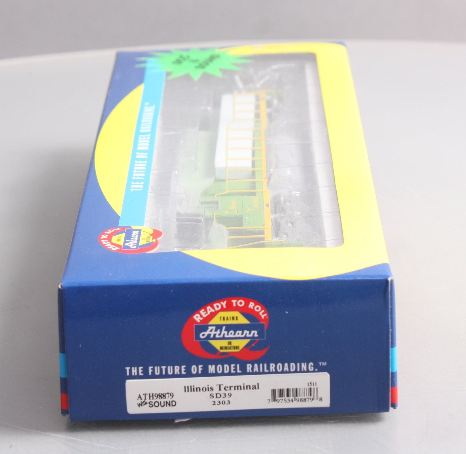 Athearn 98879 HO Illinois Terminal SD39 Diesel Locomotive #2303 w/Sound