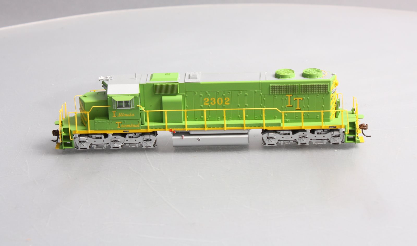 Athearn 98878 HO Scale Illinois Terminal SD39 Diesel Locomotive #2302