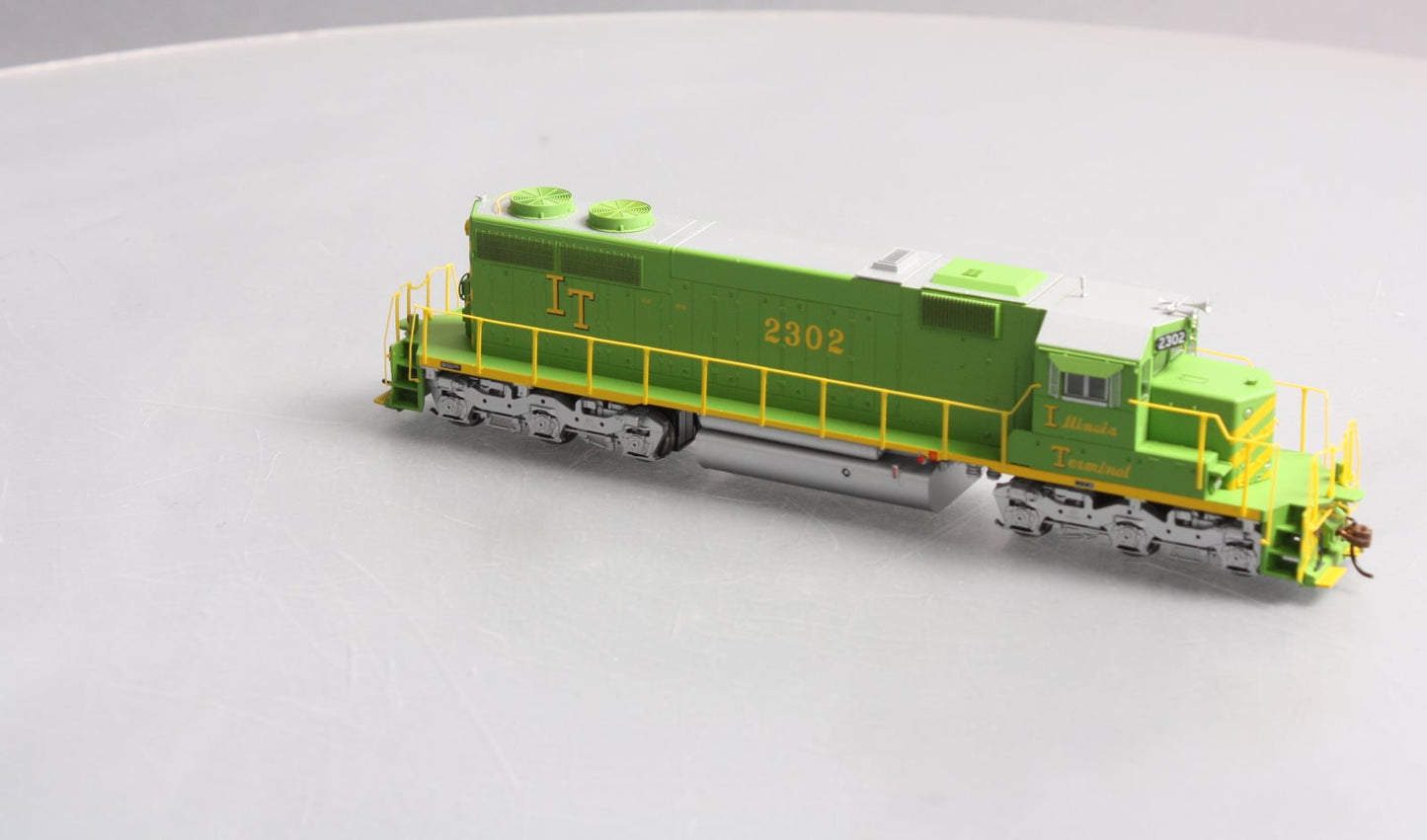 Athearn 98878 HO Scale Illinois Terminal SD39 Diesel Locomotive #2302