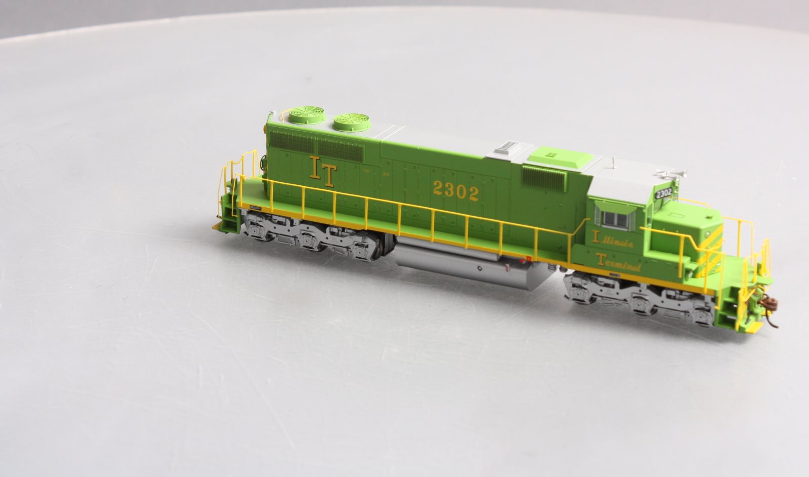Athearn 98878 HO Scale Illinois Terminal SD39 Diesel Locomotive #2302