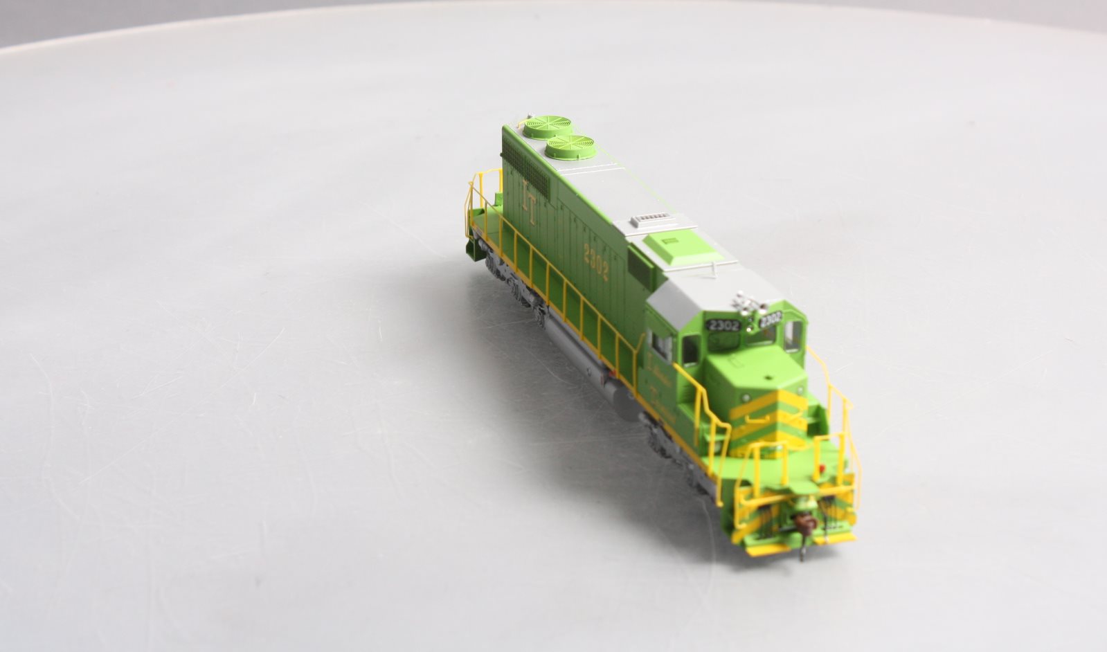 Athearn 98878 HO Scale Illinois Terminal SD39 Diesel Locomotive #2302