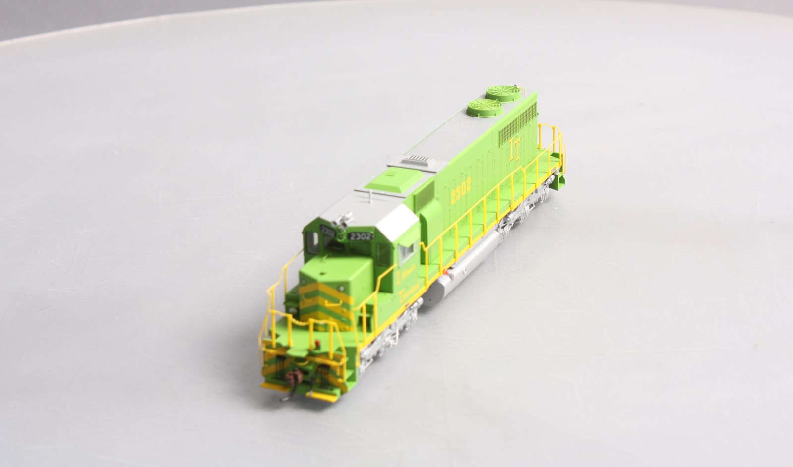Athearn 98878 HO Scale Illinois Terminal SD39 Diesel Locomotive #2302