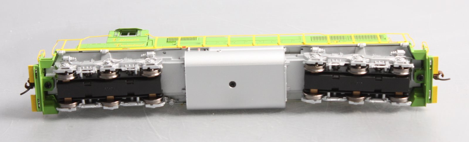 Athearn 98878 HO Scale Illinois Terminal SD39 Diesel Locomotive #2302