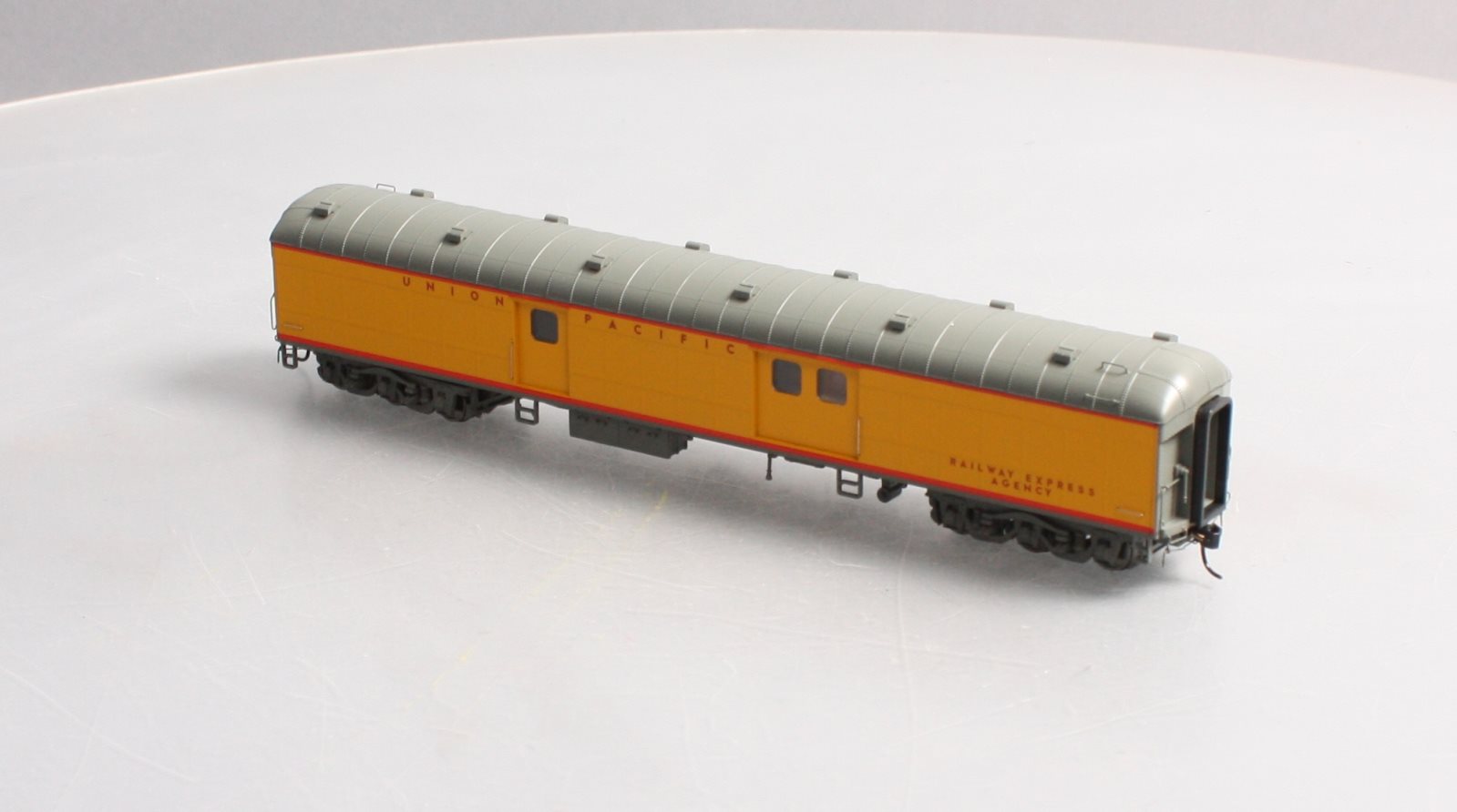 Walthers 920-17364 HO Union Pacific 70' ACF Arched-Roof Baggage Car LN/Box