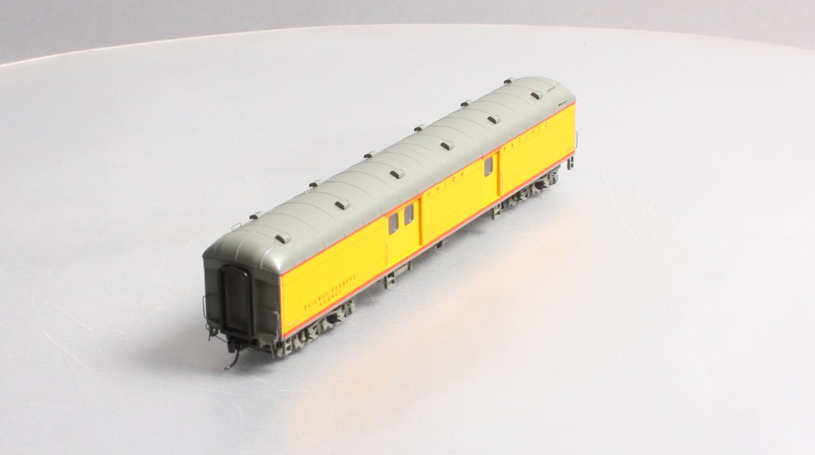 Walthers 920-17364 HO Union Pacific 70' ACF Arched-Roof Baggage Car LN/Box