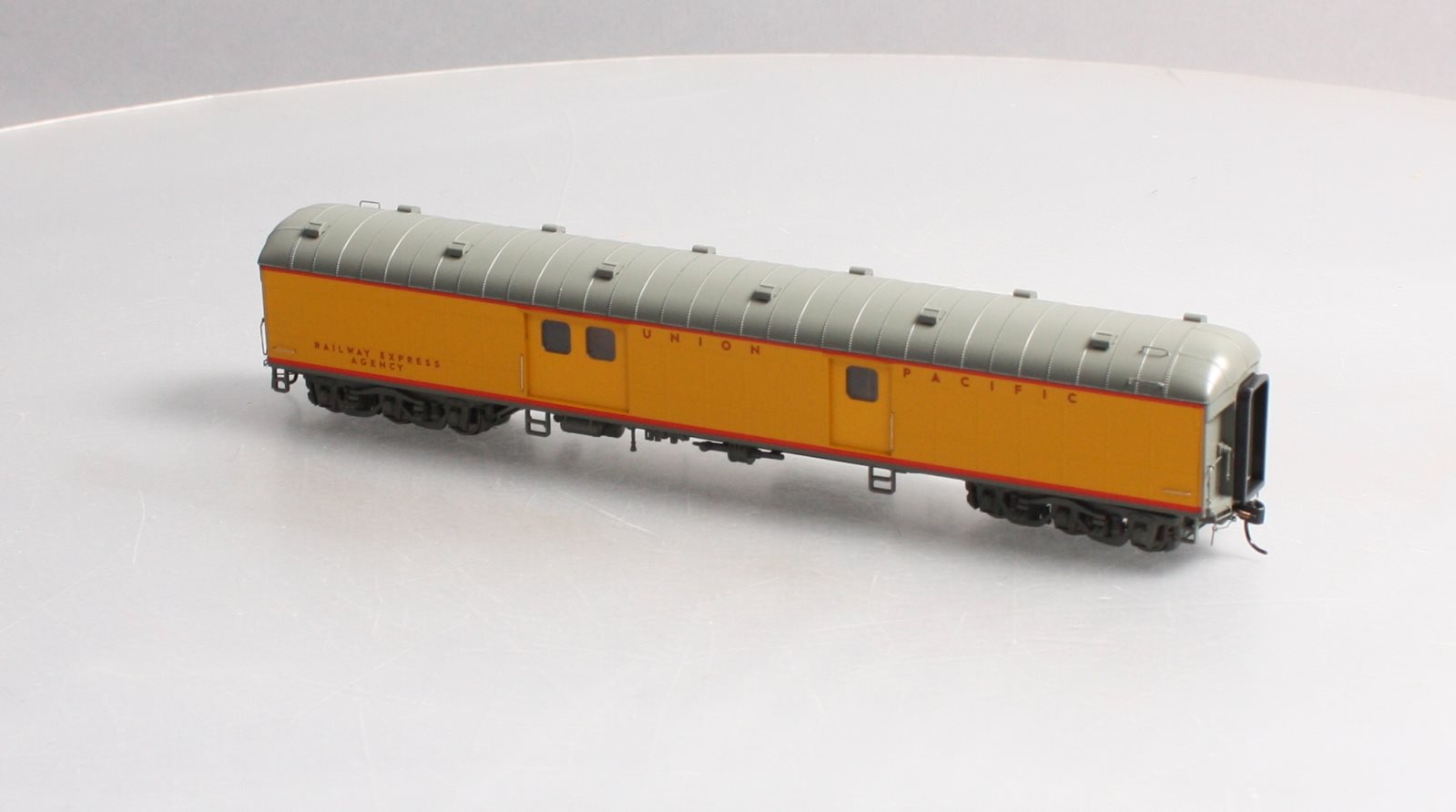 Walthers 920-17364 HO Union Pacific 70' ACF Arched-Roof Baggage Car LN/Box