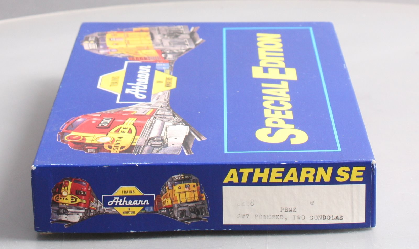 Athearn 2208 HO PBNE Special Edition SW-7 w/ 2 Gondolas