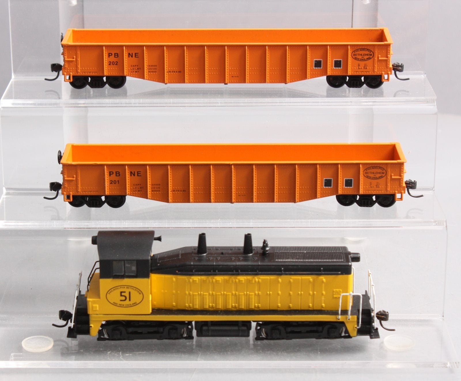 Athearn 2208 HO PBNE Special Edition SW-7 w/ 2 Gondolas