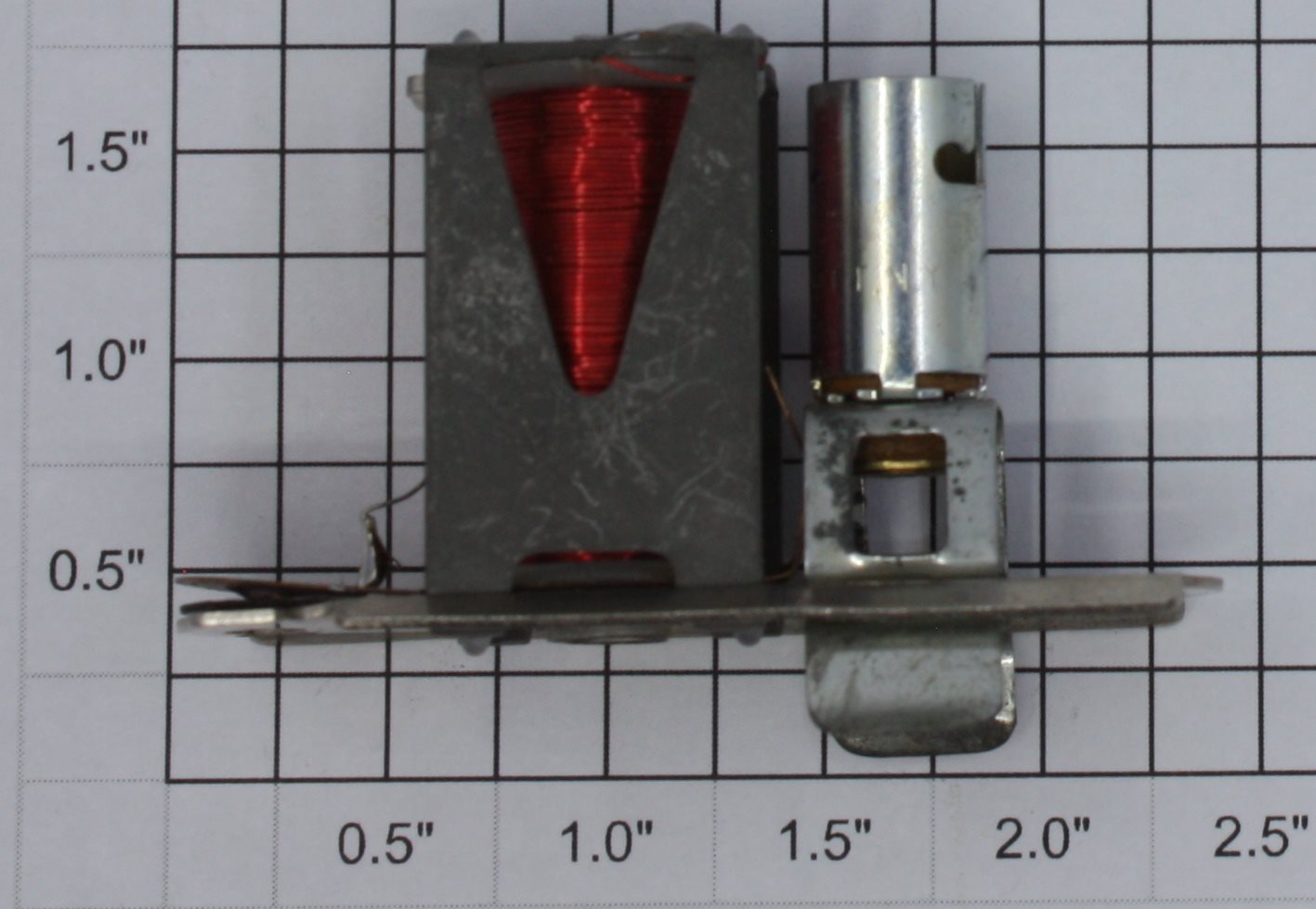 Lionel 252-15 Bottom Plate and Coil with Lamp Socket Assembly - No plunger