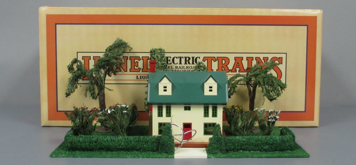 Lionel 11-90074 O #912 Suburban Home Scenic Plot w/ #189 Villa Ivory & Peacock NIB